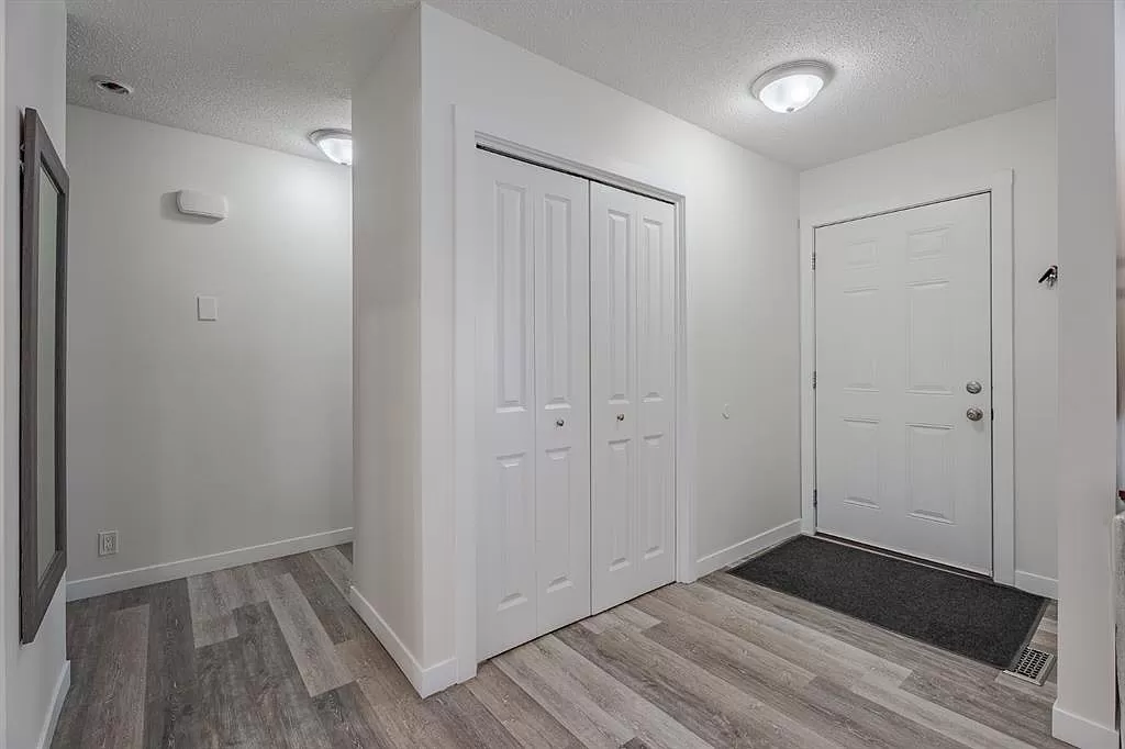 15 N Bedwood Hl NE, Calgary, AB T3K 1L8