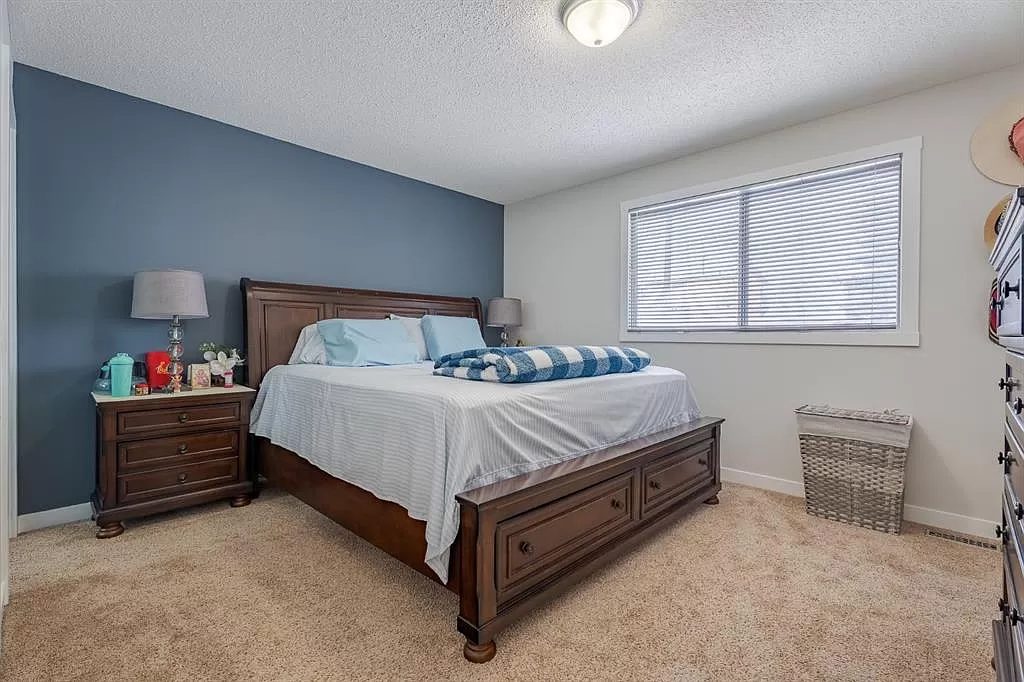 15 N Bedwood Hl NE, Calgary, AB T3K 1L8