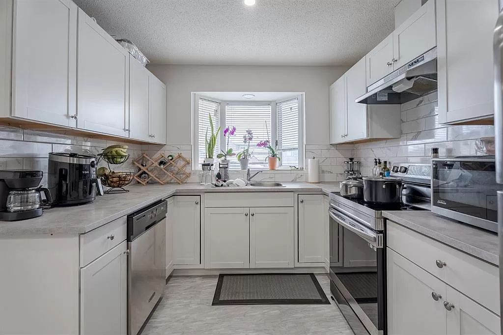 15 N Bedwood Hl NE, Calgary, AB T3K 1L8