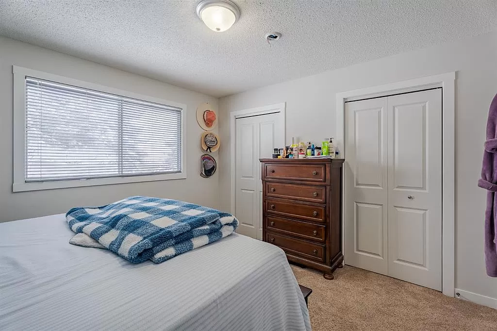 15 N Bedwood Hl NE, Calgary, AB T3K 1L8