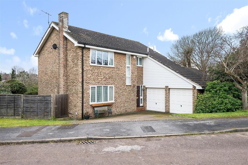 Luxury 4 bedroom Detached House